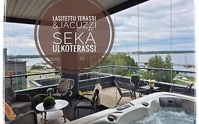 TAMPERE PENTHOUSE-tasokas moderni kaupunki huoneisto huipulla -ISO JACUZZI omalla KATTOTERASSILLA - AURINKOTUOLIT ja Aurinko odottaa Sinua - huikea maisema- - 10 HLÖ - free parking